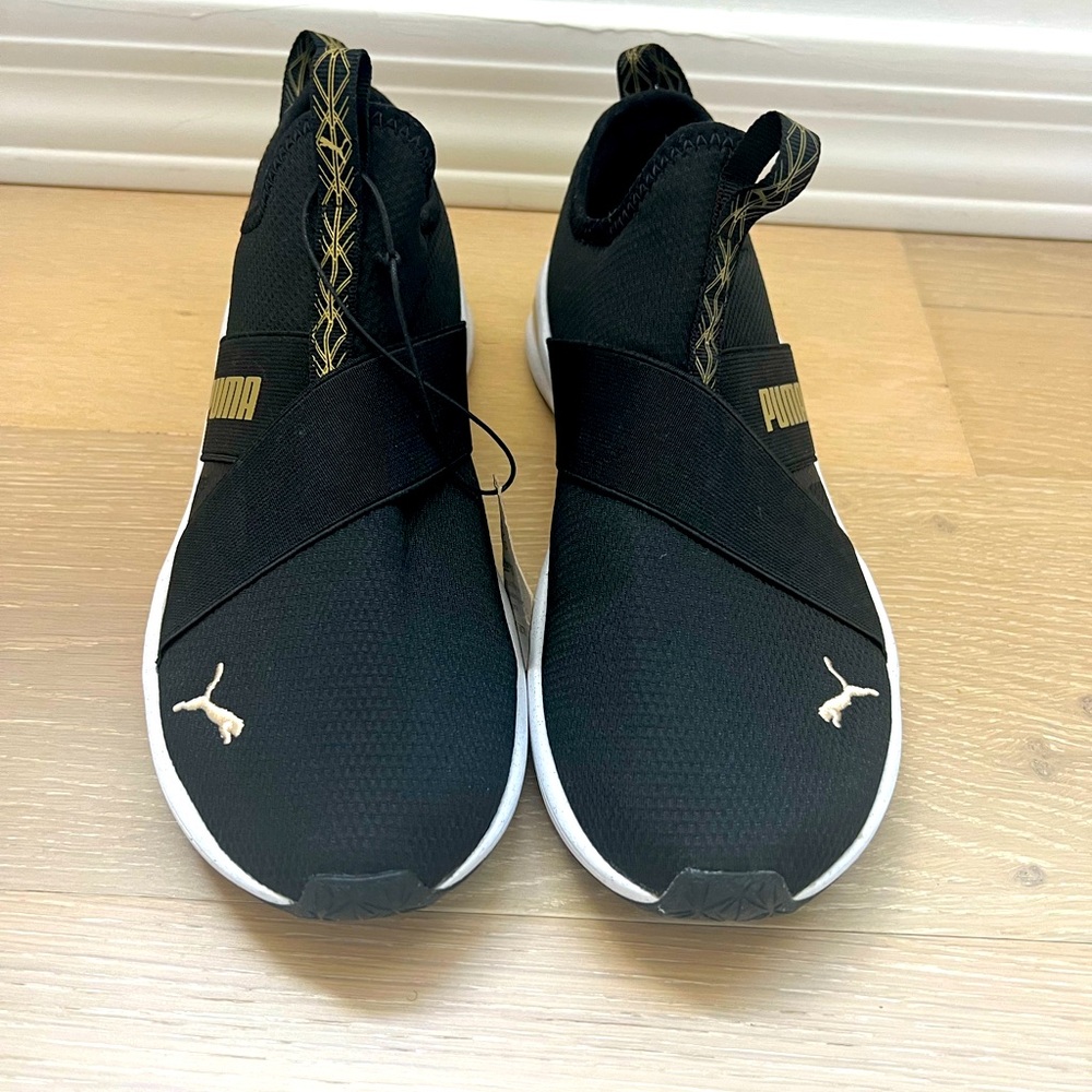 NWOT PUMA comfort sock-liner step-in. Low boot, Foam midsole, Rubber outsole.